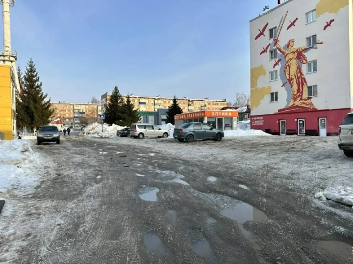 Автовладельцев Менделеевска просят освободить парковку у «Юности»