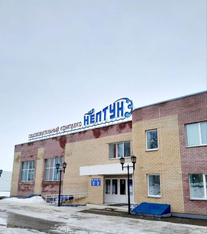 Коллектив бассейна «Нептун» оформил подписку на «Менделеевские новости»