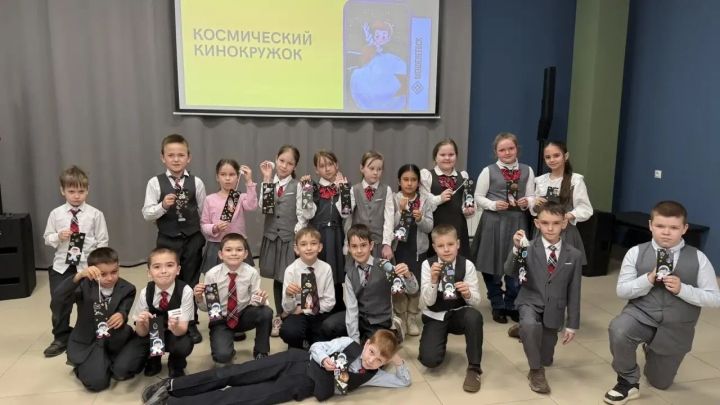 В кинотеатре «Юность» Менделеевска прошел «Космический кинокружок»