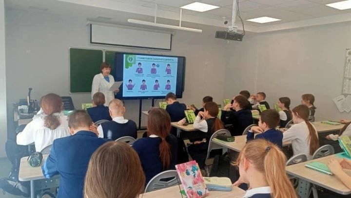 Фельдшеры Менделеевской ЦРБ провели беседу со школьниками о диабете и ЗОЖ