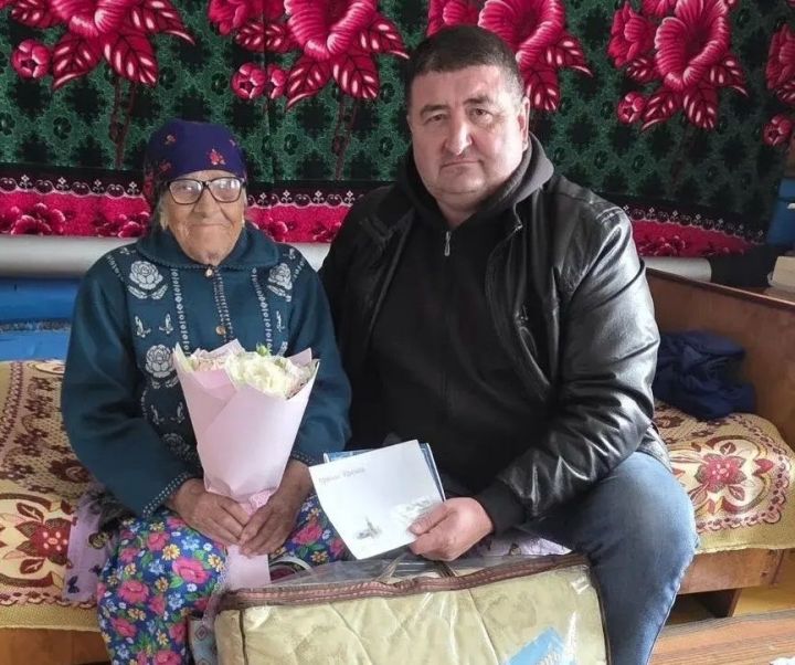 Жительница Камаевского поселения Тазиба Ахтямзянова отметила 98-летие