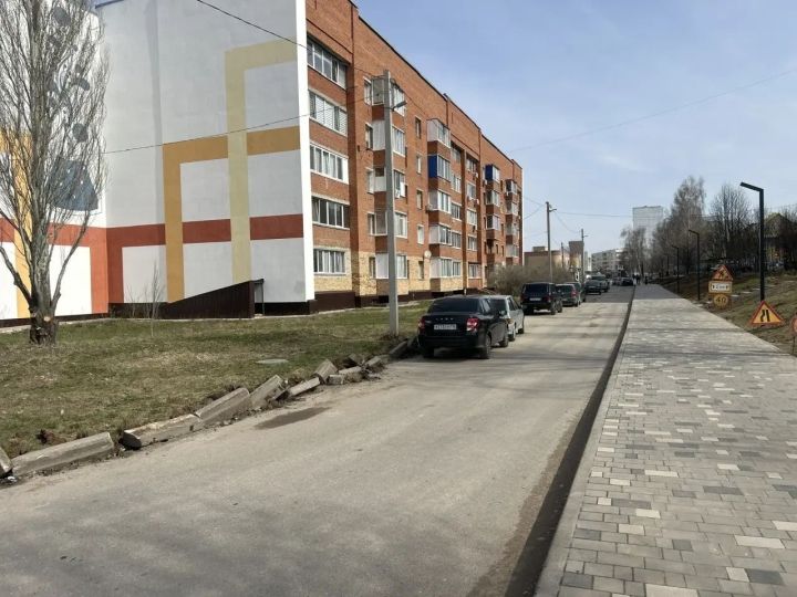 Жителей Менделеевска просят не парковать машины на улице Татарстана