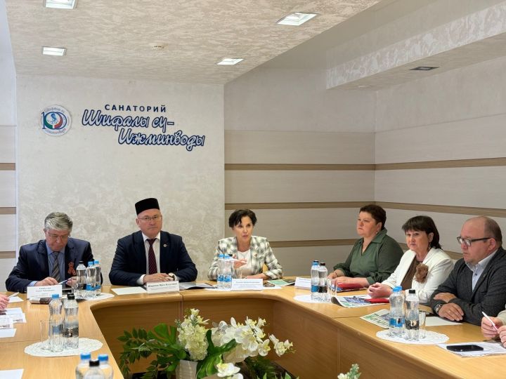 В Менделеевском районе проходит конференция «Иж буе татарлары»