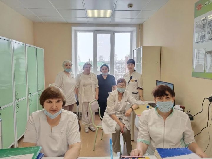 Ясира Давлятханова провела презентацию для сотрудников Менделеевской ЦРБ о здоровье на рабочем месте