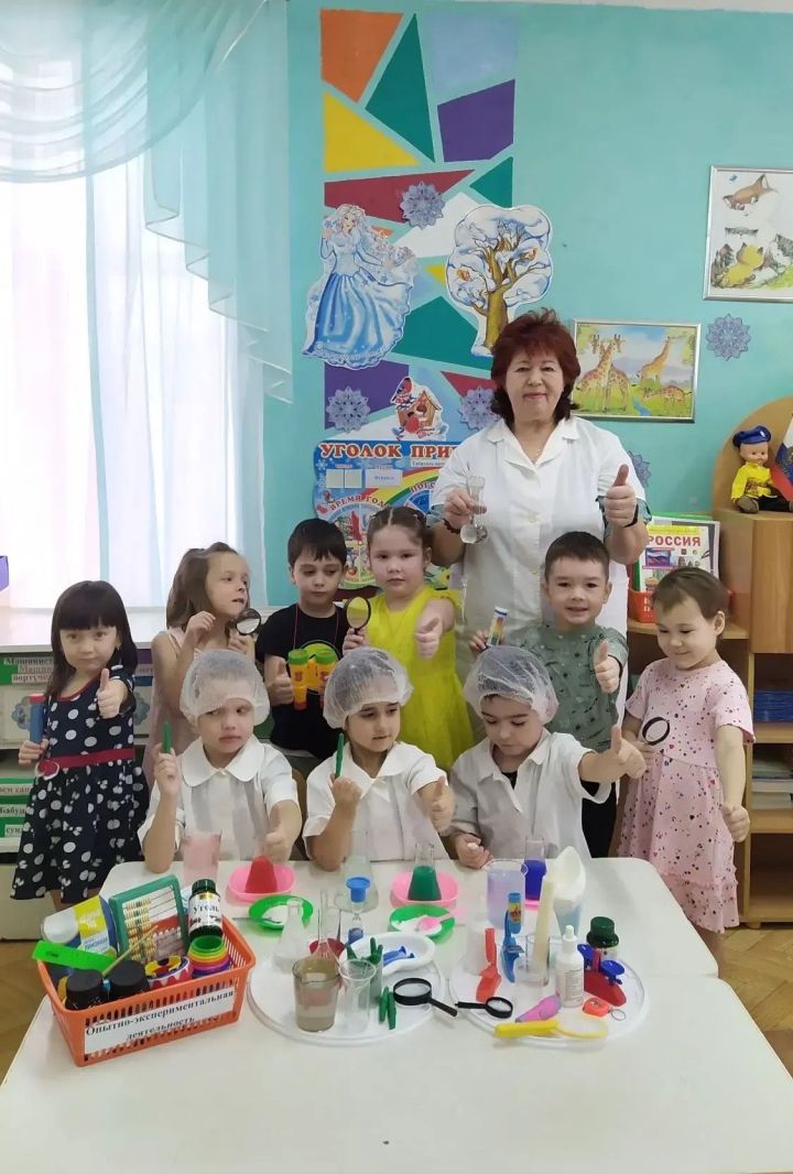 Миссия — быть воспитателем: Лилия Бадыкова из Менделеевска посвятила детям более 40 лет