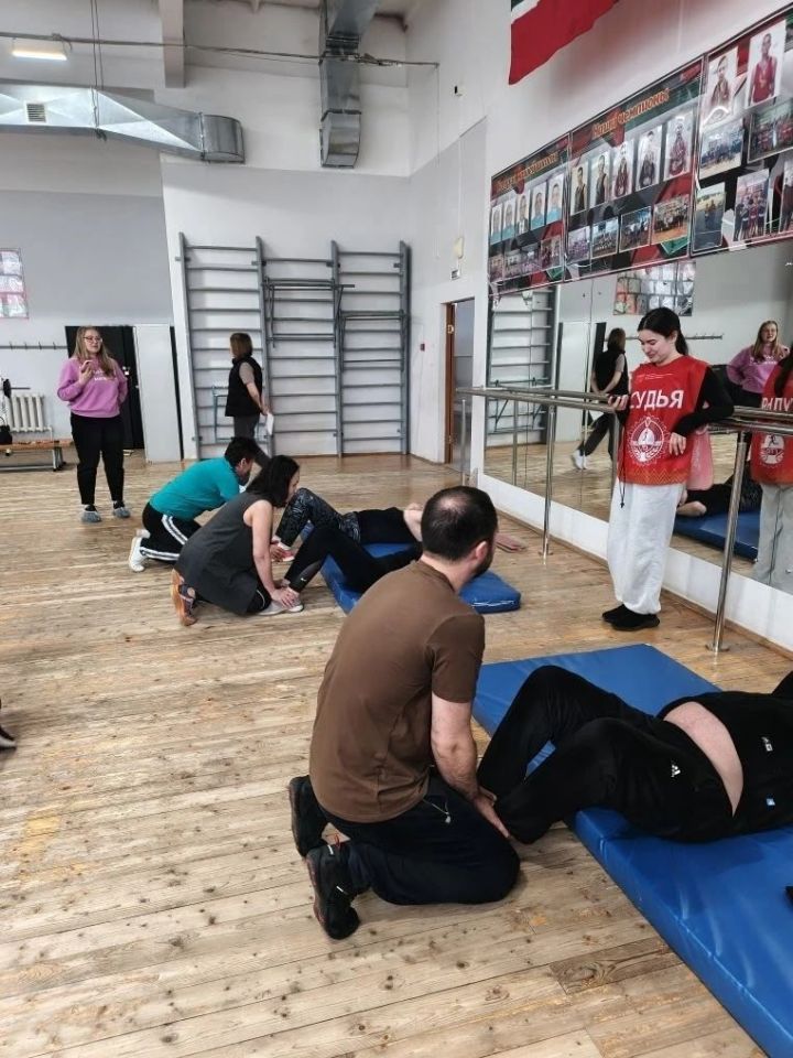 Руководители школ и детских садов Менделеевска сдали нормы ГТО во Всемирный день здоровья