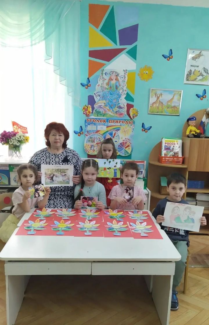 Миссия — быть воспитателем: Лилия Бадыкова из Менделеевска посвятила детям более 40 лет