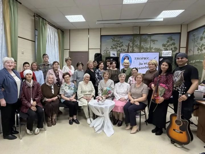 В Менделеевске прошёл творческий вечер Светланы Гараевой «Творю! За всё благодарю!»