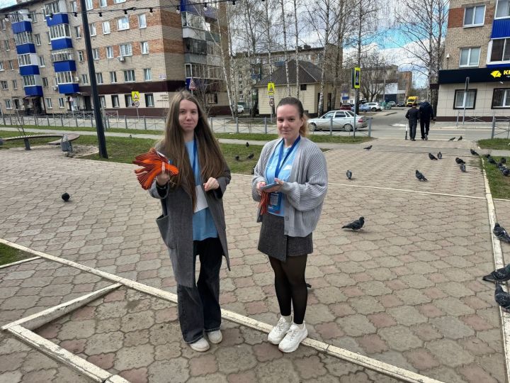 Волонтёры «Яшьлека» напомнили менделеевцам о значении Георгиевской ленточки