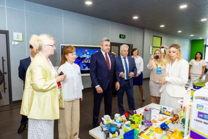 Гидропоника и авторские методики: чем педагоги Менделеевска удивили на форуме в Казани