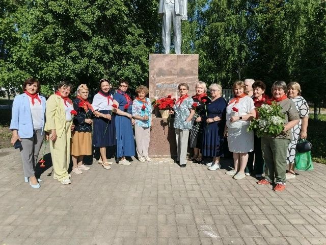 Бывшие пионервожатые Менделеевского района собрались на встречу в честь Дня пионерии