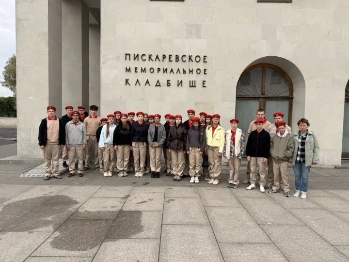Юнармейский отряд школы №1 Менделеевска посетил город-Герой Санкт-Петербург