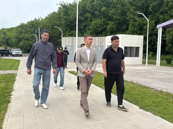 Глава Менделеевского района Роберт Искандаров осмотрел ход подготовки к открытию летнего сезона