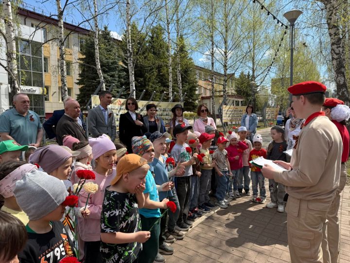Альфия Когогина и Роберт Искандаров приняли участие в уроке мужества