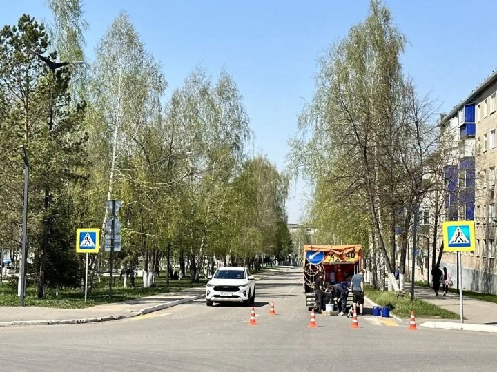 Водителей Менделеевска просят заранее планировать маршрут из-за нанесения разметки