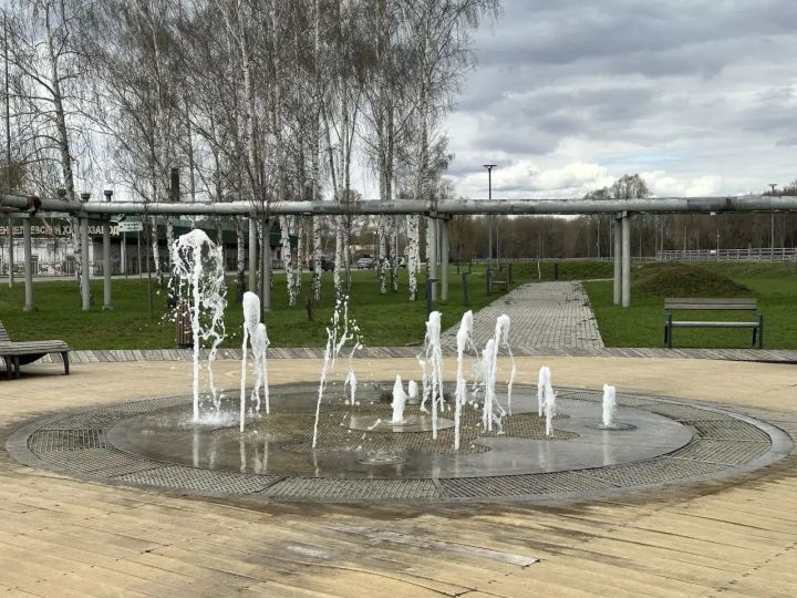 В двух парках Менделеевска после очистки запустили фонтаны