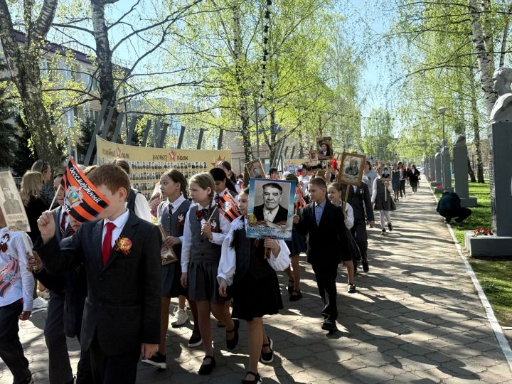 В школе №1 Менделеевска патриотическая акция «Марш Памяти» объединила поколения