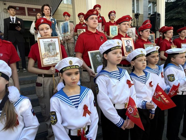 Менделеевскидагы 1 нче мәктәптә «Хәтер маршы» патриотик акциясе буыннарны берләштерде