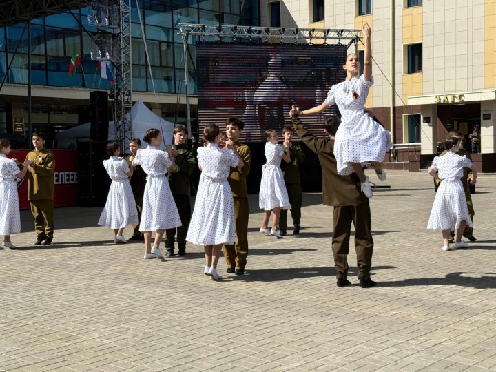 Трогательную вокально-хореографическую композицию представили на праздновании 81-й годовщины Победы в Менделеевске