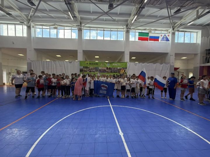 В СШ «Батыр» прошёл спортивный праздник для пришкольных лагерей «Россия-Родина моя!»