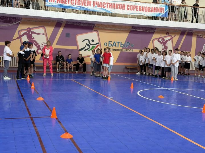 В СШ «Батыр» прошёл спортивный праздник для пришкольных лагерей «Россия-Родина моя!»