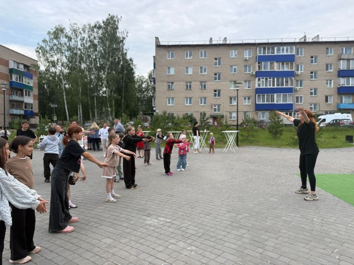 Бесплатные тренировки на свежем воздухе стартуют в «КуполФит» в Менделеевске: расписание на июнь