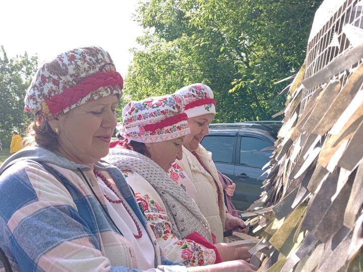 Жители Татарских Челнов передали гуманитарную помощь для бойцов СВО в пункт сбора села Мунайка