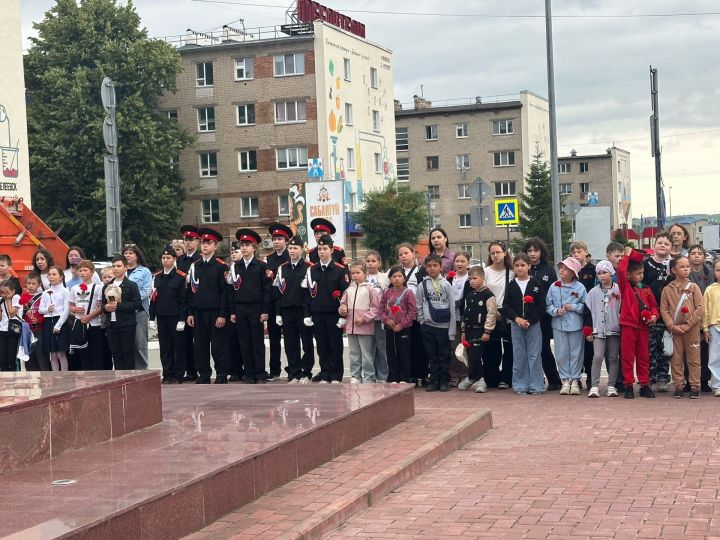 В Менделеевске прошёл митинг к Дню памяти и скорби у Вечного огня