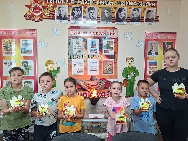 Воспитанники приюта «Камские зори» сделали объёмные открытки «Свеча памяти» ко Дню памяти и скорби