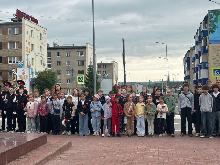 В Менделеевске прошёл митинг к Дню памяти и скорби у Вечного огня