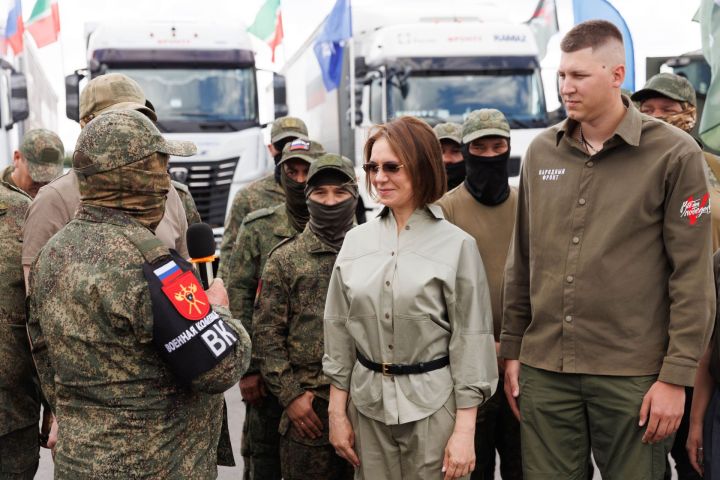 Депутат Госдумы Альфия Когогина передала гуманитарный конвой подшефным полкам