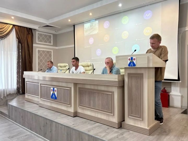 Роберт Искәндәров СВО гаиләләренә ярдәм буенча атналык киңәшмәләрне үзе җитәкли