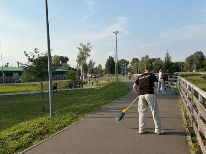 Глава района и 300 горожан провели субботник в парке «Ушковские острова»