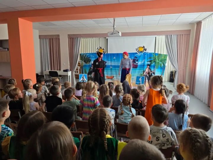 Театрализованный урок по ПДД прошёл в Менделеевске