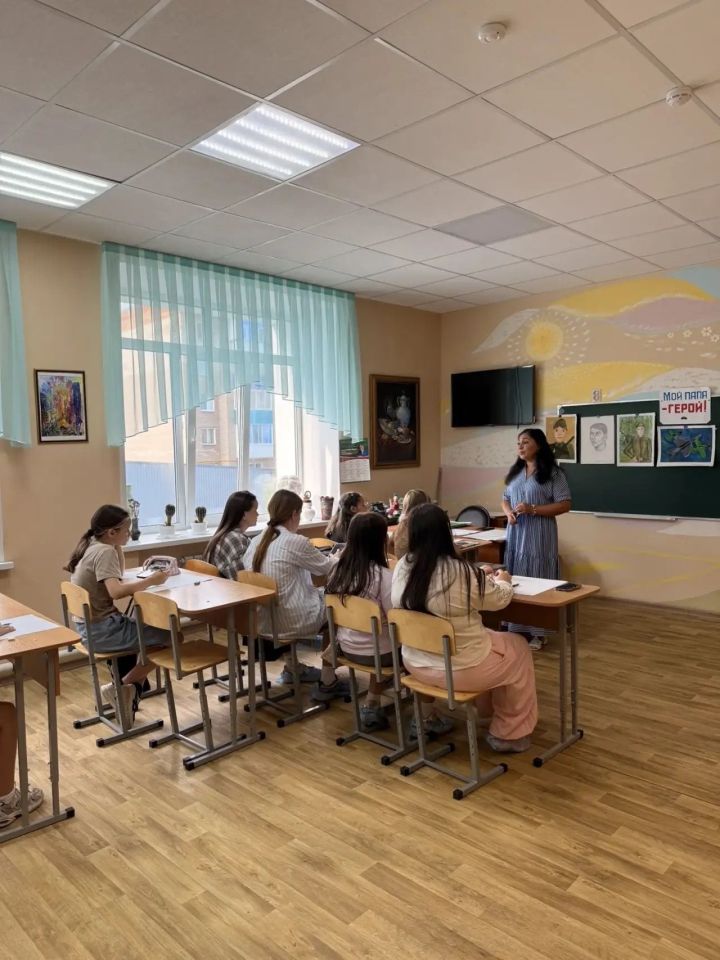 В Детской школе искусств Менделеевска прошёл фестиваль «Мой папа — Герой»