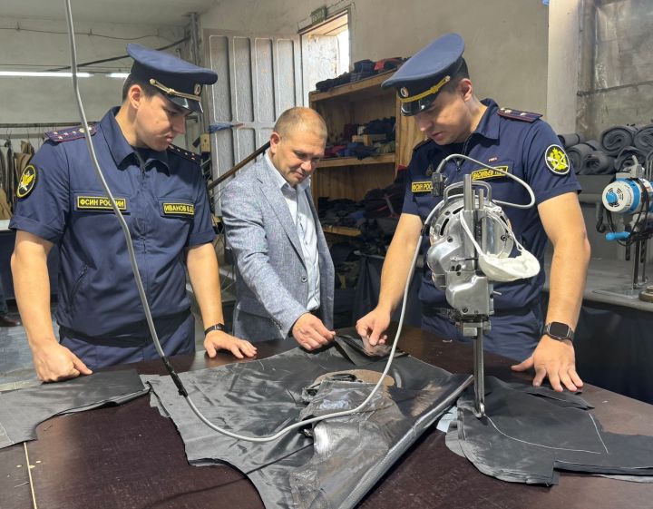 Роберт Искәндәров 10нчы колониянең җитештерү мөмкинлекләре белән танышкан