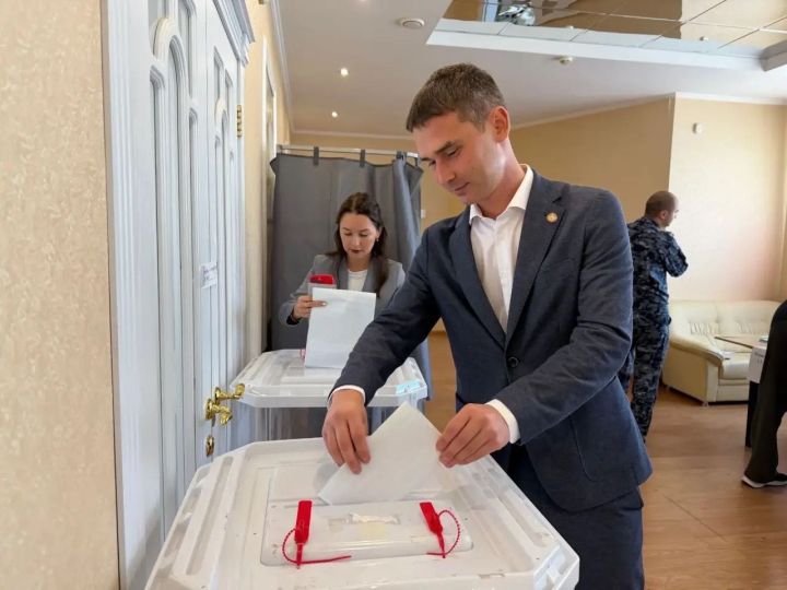Глава Менделеевского района проголосовал на выборах в Госдуму
