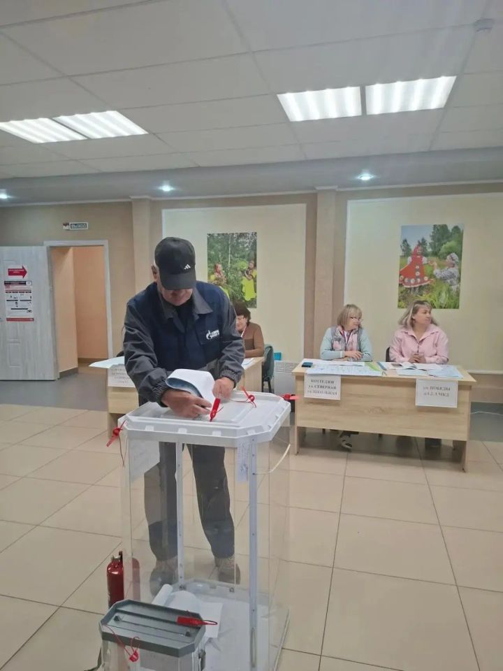 В селе Татарские Челны голосование открыл отец бойца СВО