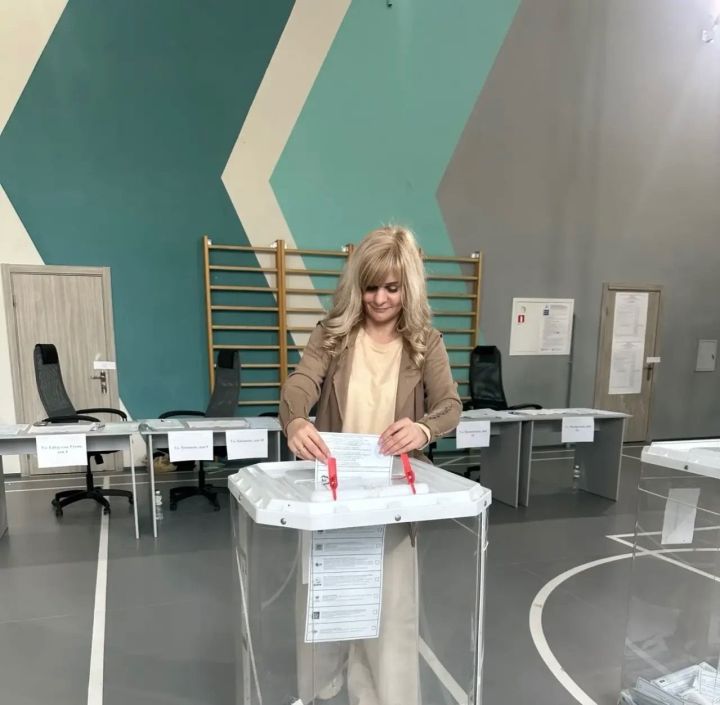 Глава палаты имущественных отношений Менделеевска проголосовала на выборах